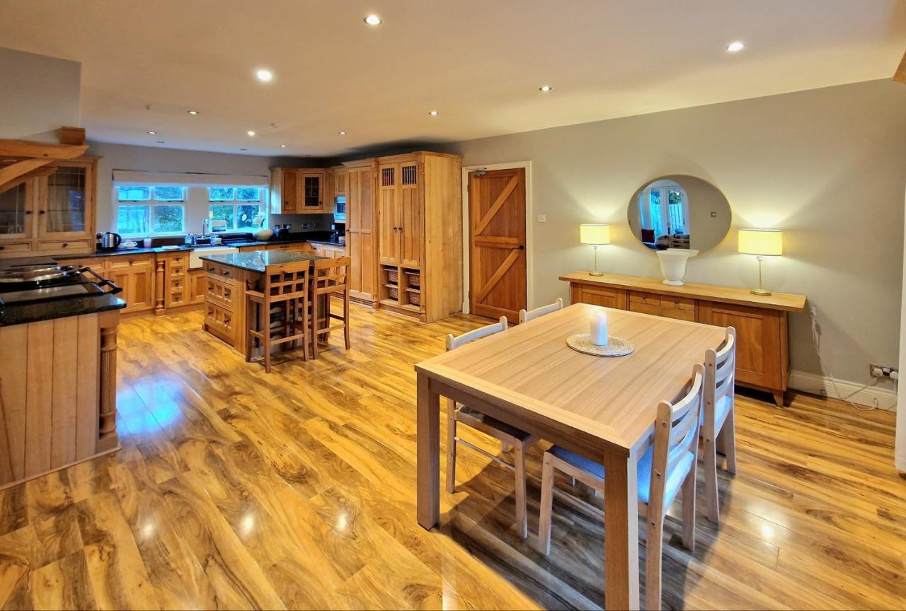 Colleton At Lovelady Shield- With Hot Tub Holiday home Alston